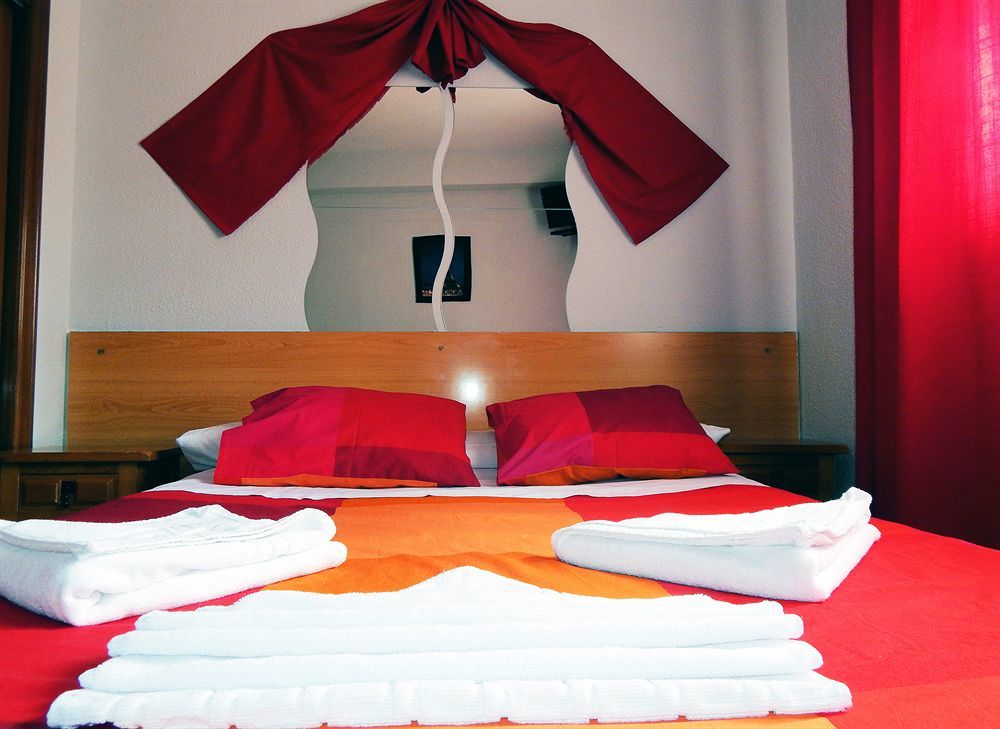 Hostal El Peine Torrejon de Ardoz Exterior photo